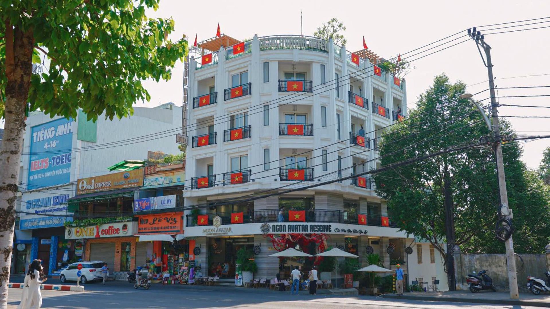 פלייקו Ngon Avatar Hotel מראה חיצוני תמונה